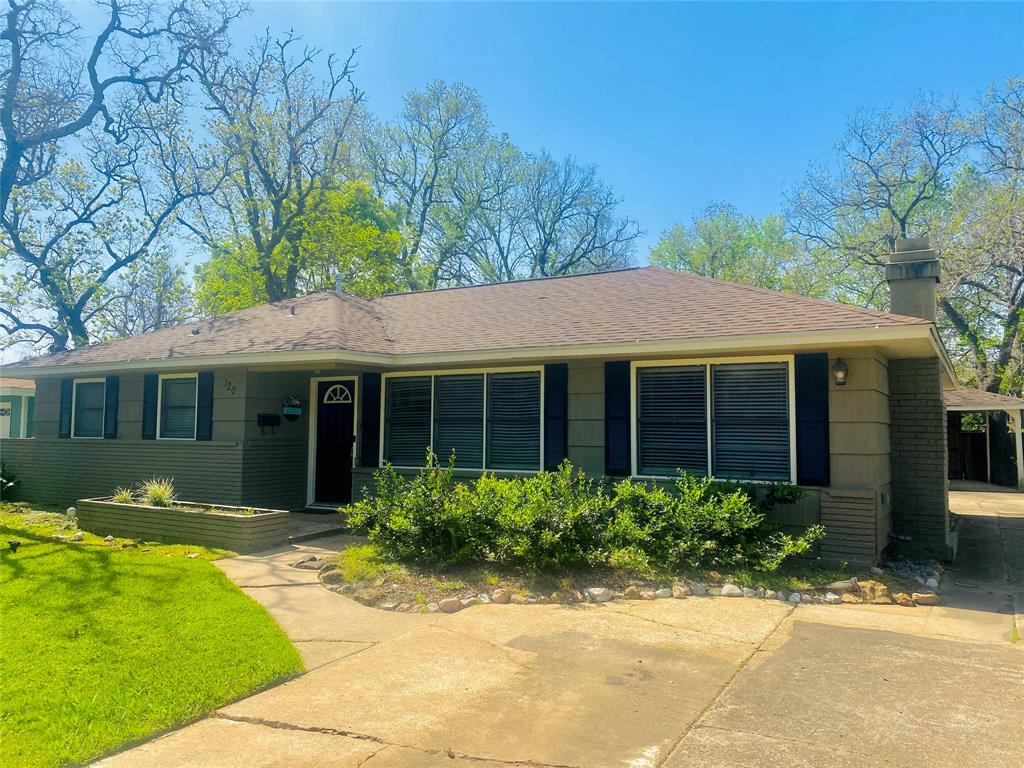 120 Palm Lane, Lake Jackson TX 77566