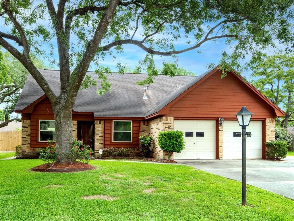 5017 Cedar Creek Drive, Dickinson TX 77539