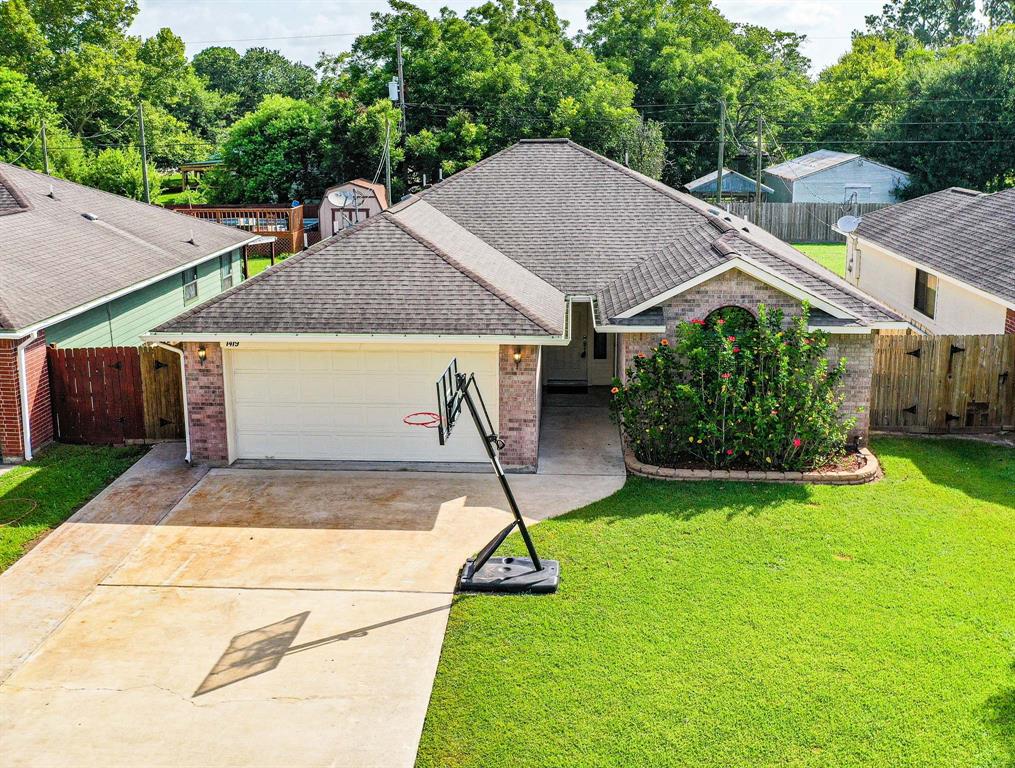 1419 Avenue J, Danbury, TX 77534