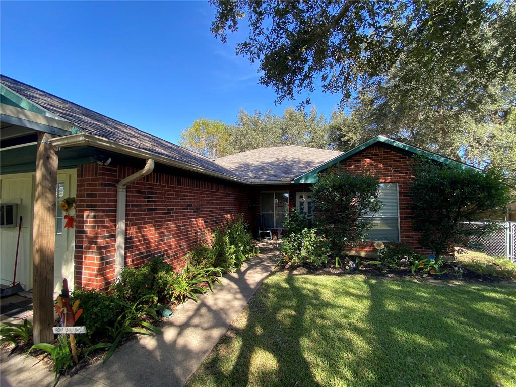 223 S 6th Street, Beasley, TX 77417