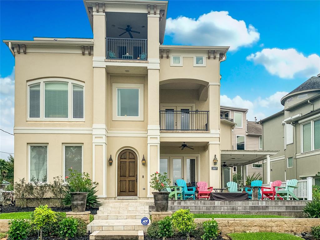 207 W Shore Drive, Clear Lake Shores TX 77565