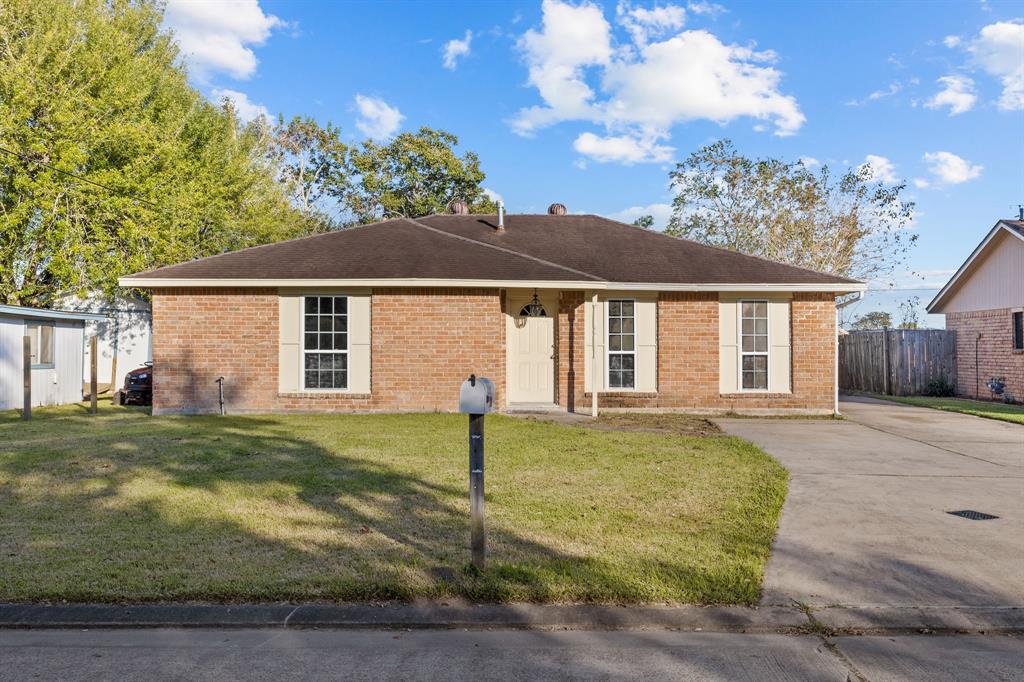 1325 Northbrook Drive, Angleton TX 77515