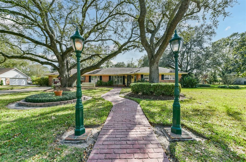 105 E Larkspur Drive Alvin Tx 77511 Har Com