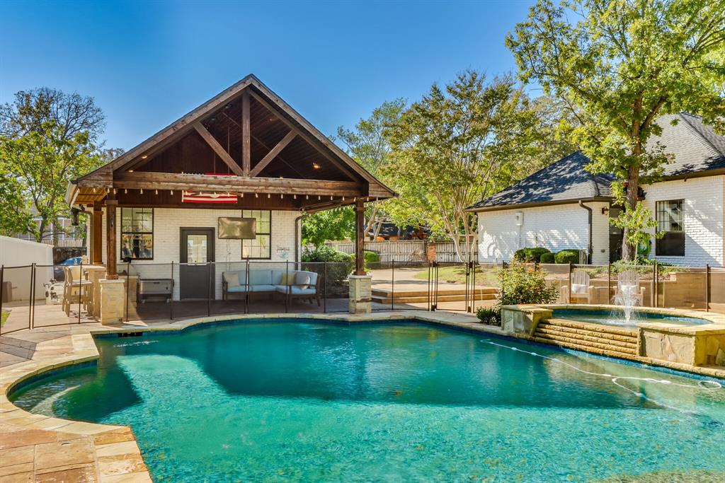 440 Canyon Oaks Dr, TX 76226